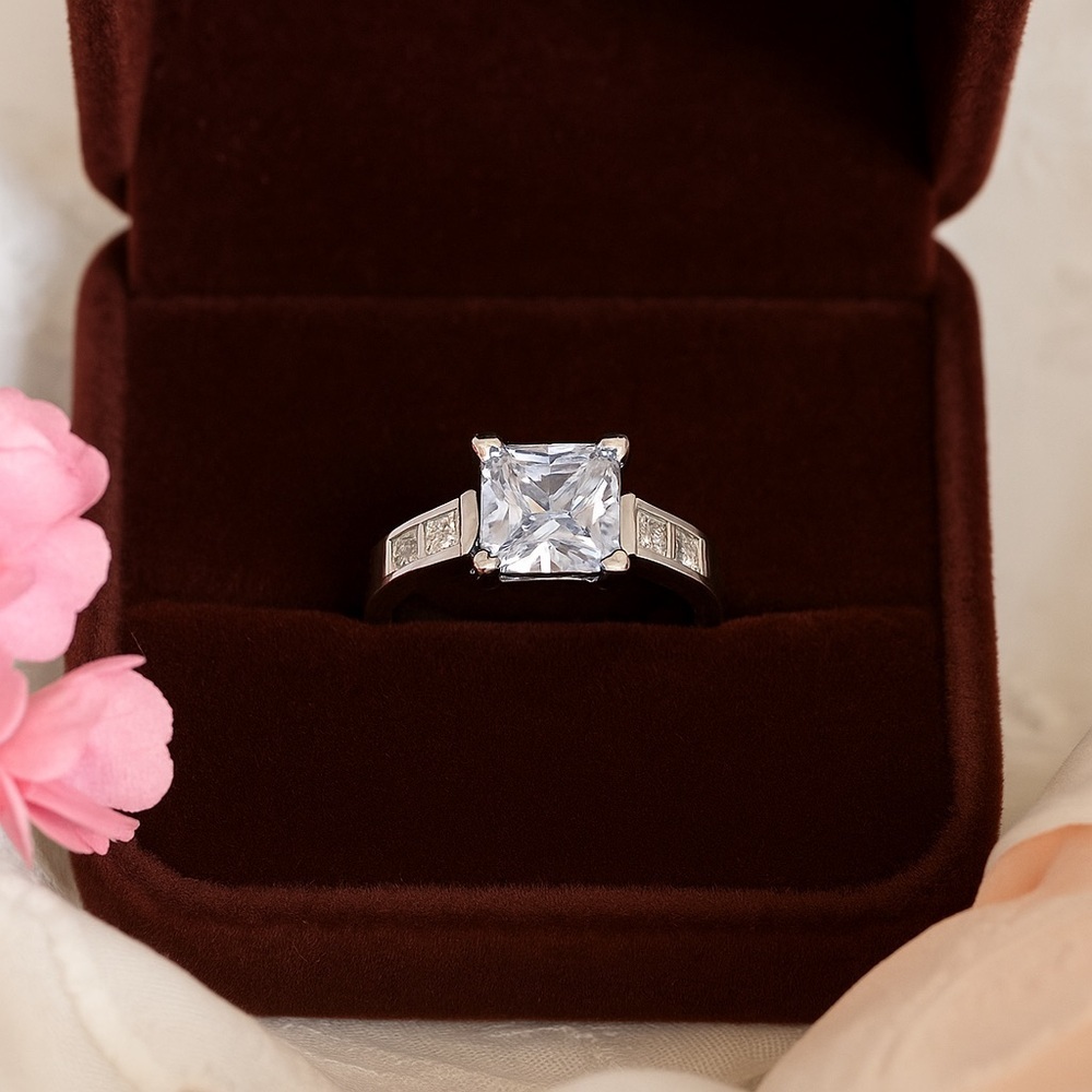⚜️ Bridal Engagement Ring with Square Gemstone - Picture 4 of 6